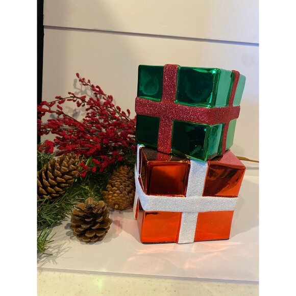 Bath & Body Works Christmas “Stacked Presents” 3 Wick Pedestal Candle Holder - Picture 3 of 9